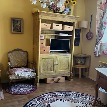 Anatole France Apartman